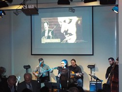 Μουσικό ταξίδι με τα τραγούδια του Βασίλη Τσιτσάνη - Κοσμοσυρροή στο Μουσείο